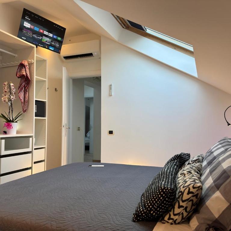Appartamento 3C in Centro al Mare - Riccione - Three-Bedroom Apartment with Balcony - 5