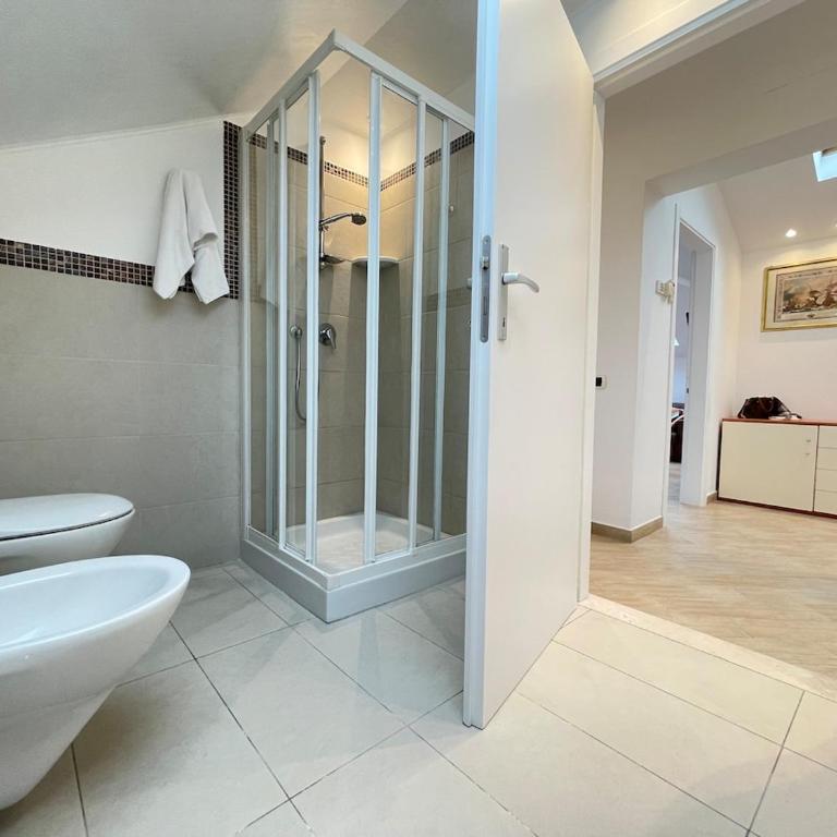 Appartamento 3C in Centro al Mare - Riccione - Three-Bedroom Apartment with Balcony - 4