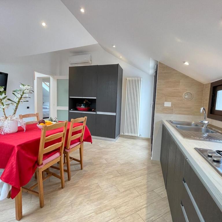 Appartamento 3C in Centro al Mare - Riccione - Three-Bedroom Apartment with Balcony - 16