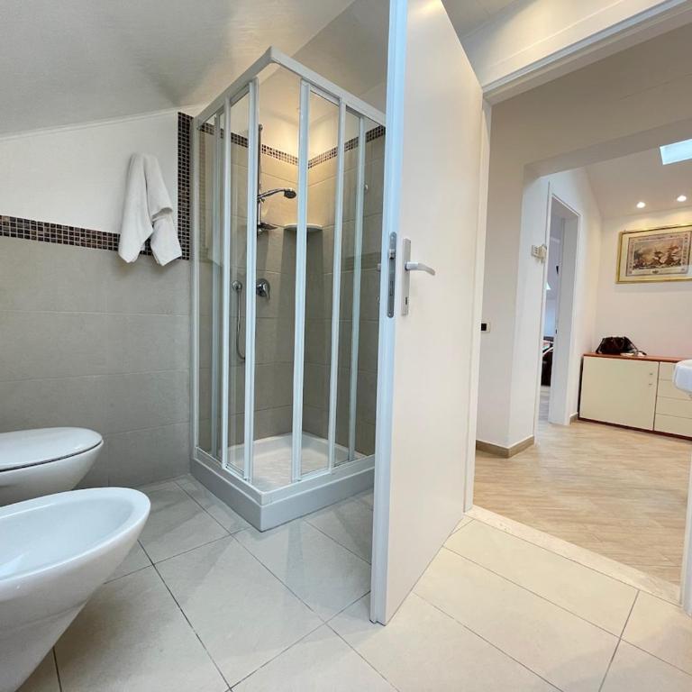 Appartamento 3C in Centro al Mare - Riccione - Three-Bedroom Apartment with Balcony - 43