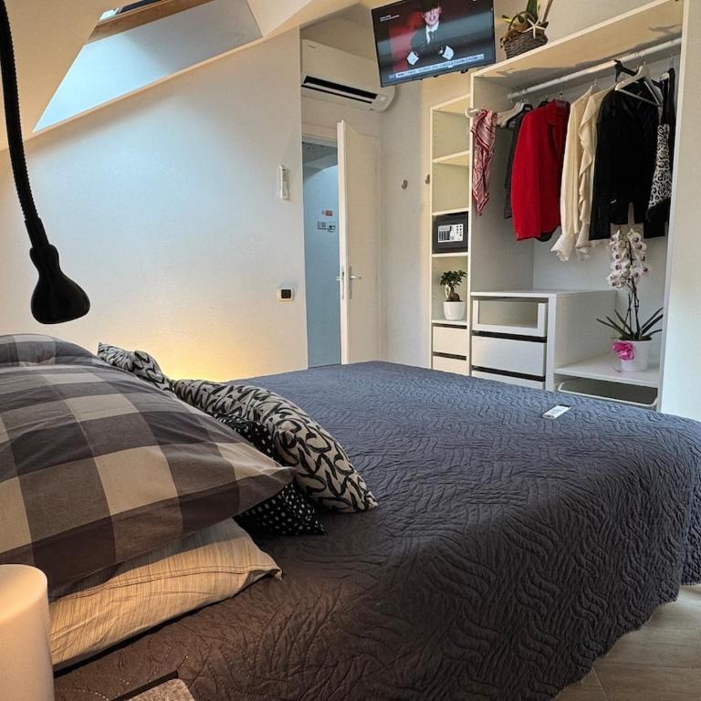 Appartamento 3C in Centro al Mare - Riccione - Three-Bedroom Apartment with Balcony - 46