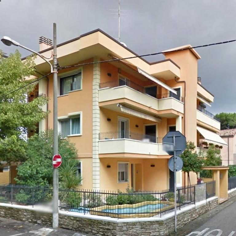 Appartamento 3C in Centro al Mare - Riccione - Three-Bedroom Apartment with Balcony - 52