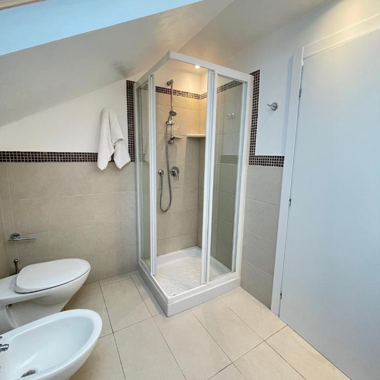 Appartamento 3C in Centro al Mare - Riccione - Three-Bedroom Apartment with Balcony - 53