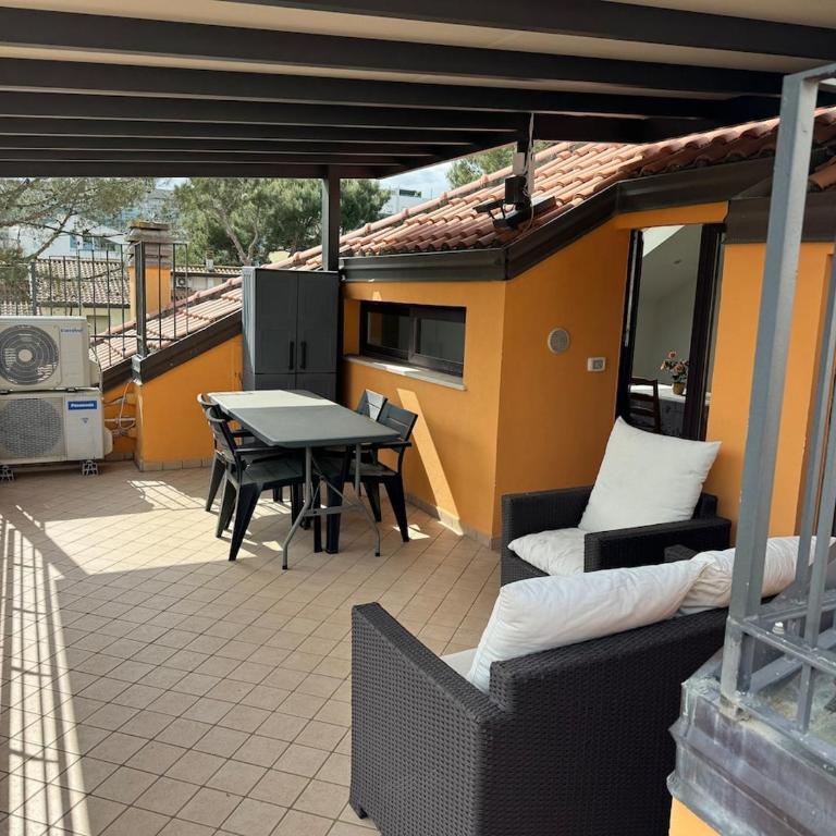 Appartamento 3C in Centro al Mare - Riccione - Three-Bedroom Apartment with Balcony - 61