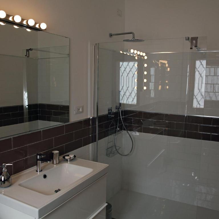 Maison Talenti B&B Roma - Camera Matrimoniale Deluxe con 1 Letto Supplementare - 4