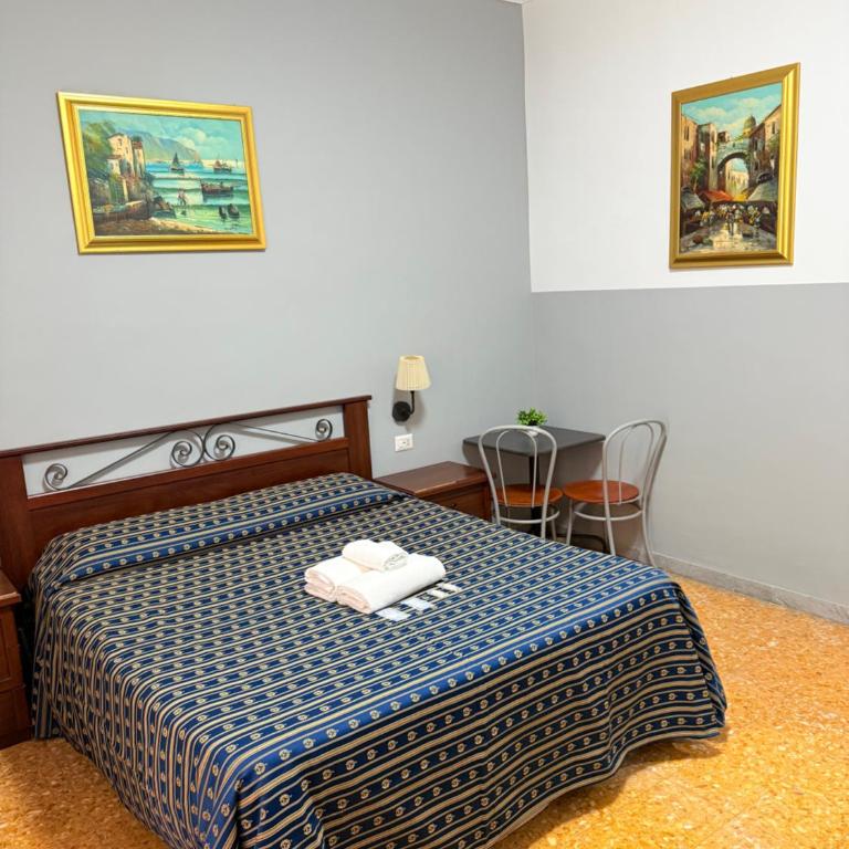 Vertex Suite - Camera Matrimoniale con Bagno in Comune - 1