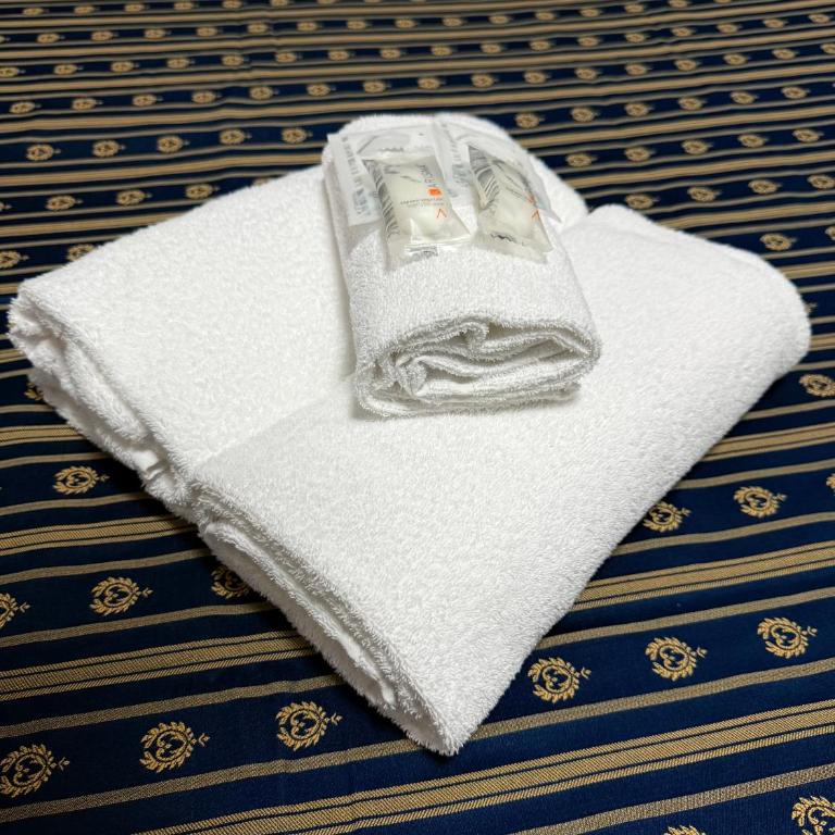 Vertex Suite - Camera Matrimoniale con Bagno in Comune - 6