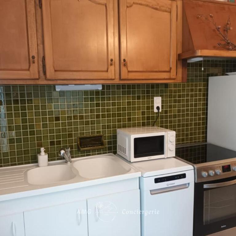 Logement à deux pas du Lac, proche du centre ville - Two-Bedroom House - 13