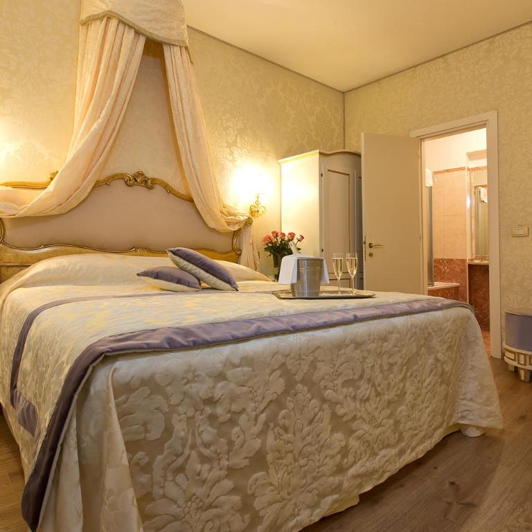 Residenza Goldoni - Camera Matrimoniale Deluxe - 14