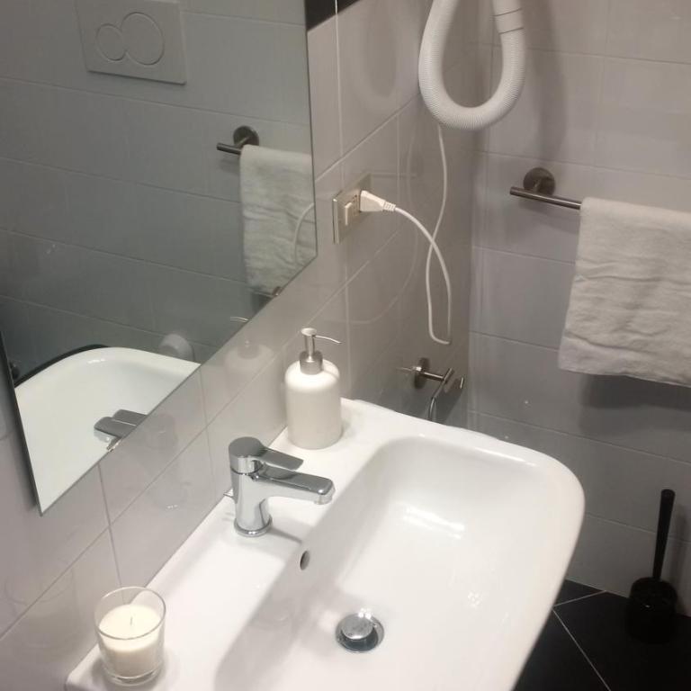 B&B Foroni 29 - Camera Familiare con Bagno Privato - 6