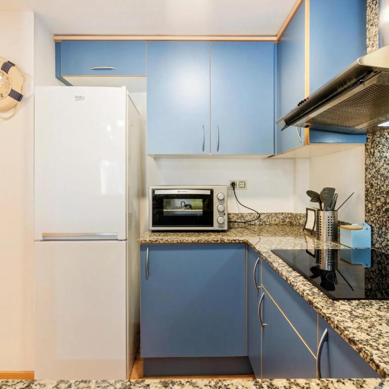 Apartamento de 3 habitaciones para 6 personas en Roses con Wi-Fi y Parking - ES-228-202 - Apartment - 5