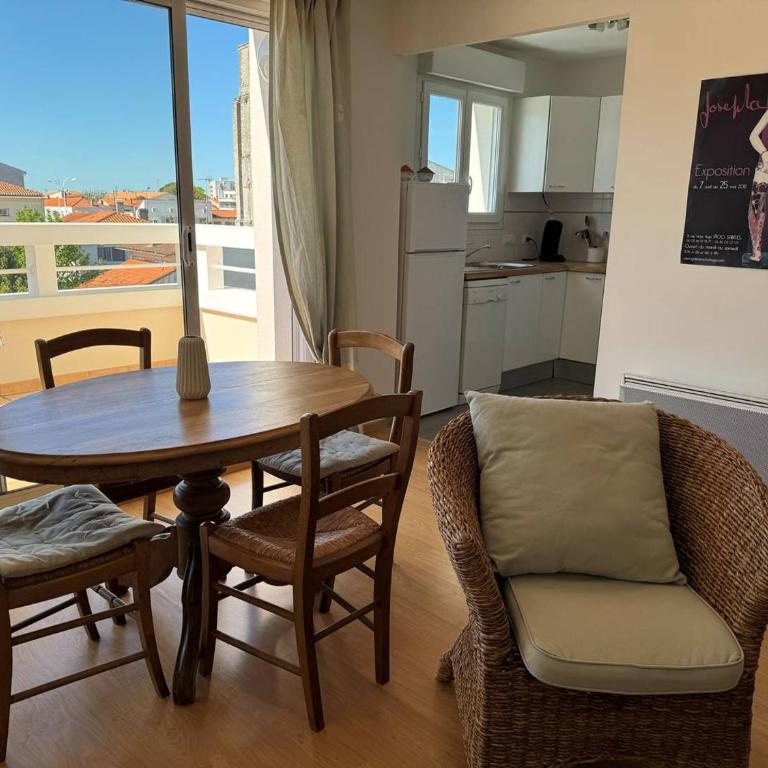 Royan : Appartement 47m², Balcon, Parking privé, Ascenseur - FR-1-738-48 - Appartamento - 3