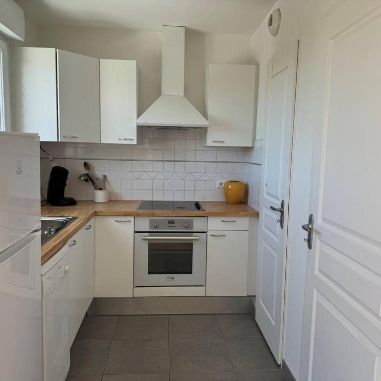 Royan : Appartement 47m², Balcon, Parking privé, Ascenseur - FR-1-738-48 - Appartamento - 11