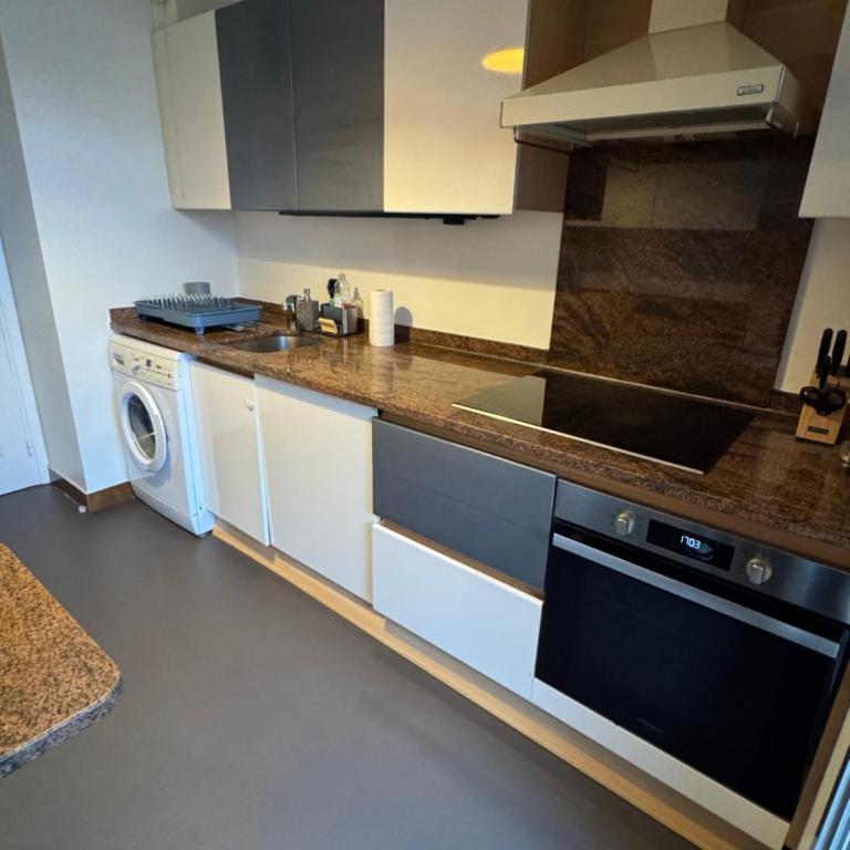Top-of-range appartment of 90m2 & 20m2 of sunny terrace, 2min from sea - Appartement 2 Chambres - 10