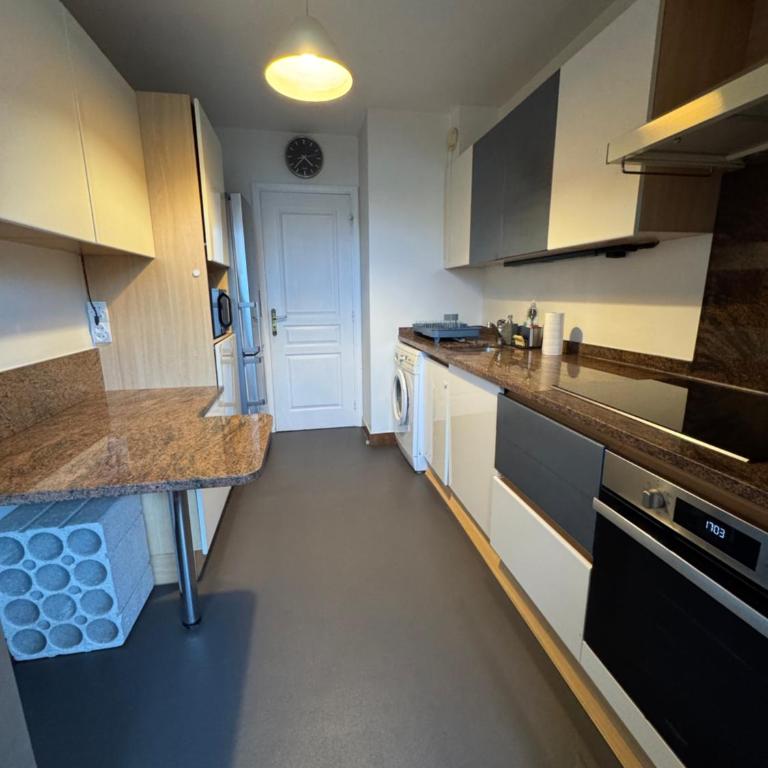 Top-of-range appartment of 90m2 & 20m2 of sunny terrace, 2min from sea - Appartement 2 Chambres - 11