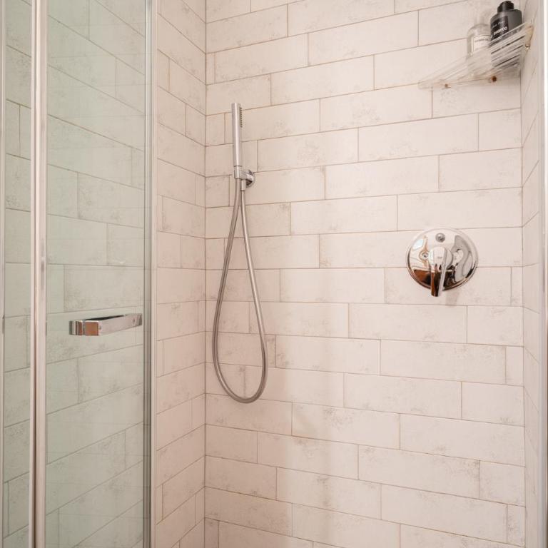 CHIAVE DI VOLTA Lovely Guesthouse with Terrace - Camera Matrimoniale con Bagno Privato - 5