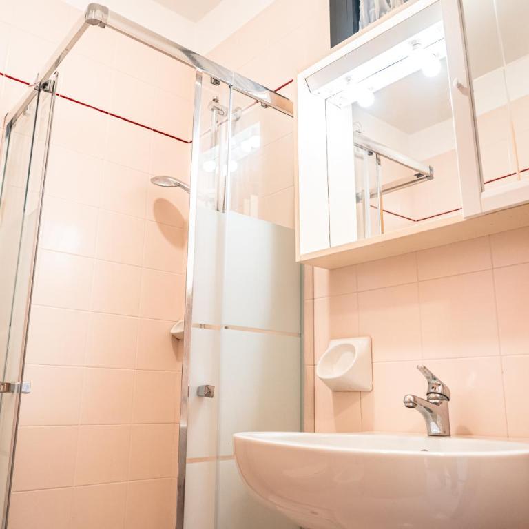 Residence Luxor - Appartamento con 2 Camere da Letto, Terrazza e Vista Mare - 16