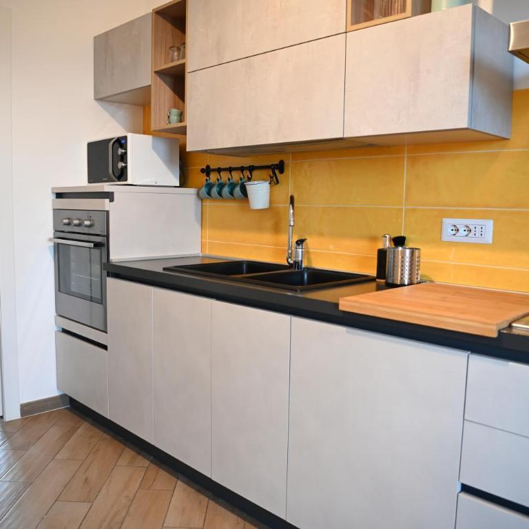 Appartamento per Famiglie - Metro A - 20min dal Centro - Appartamento con 2 Camere da Letto - 3