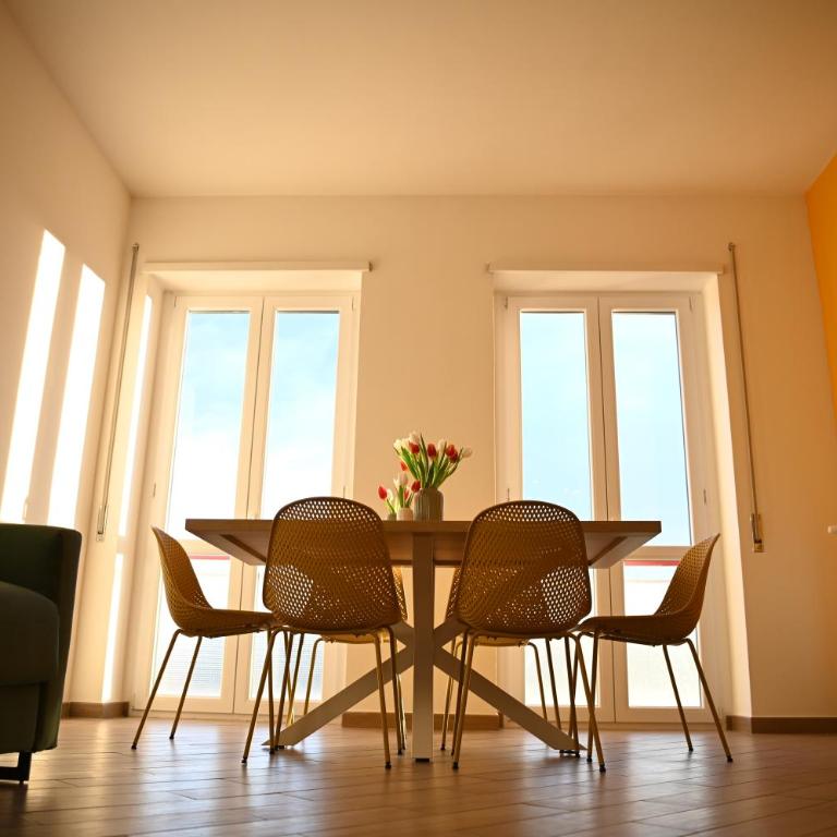 Appartamento per Famiglie - Metro A - 20min dal Centro - Appartamento con 2 Camere da Letto - 22