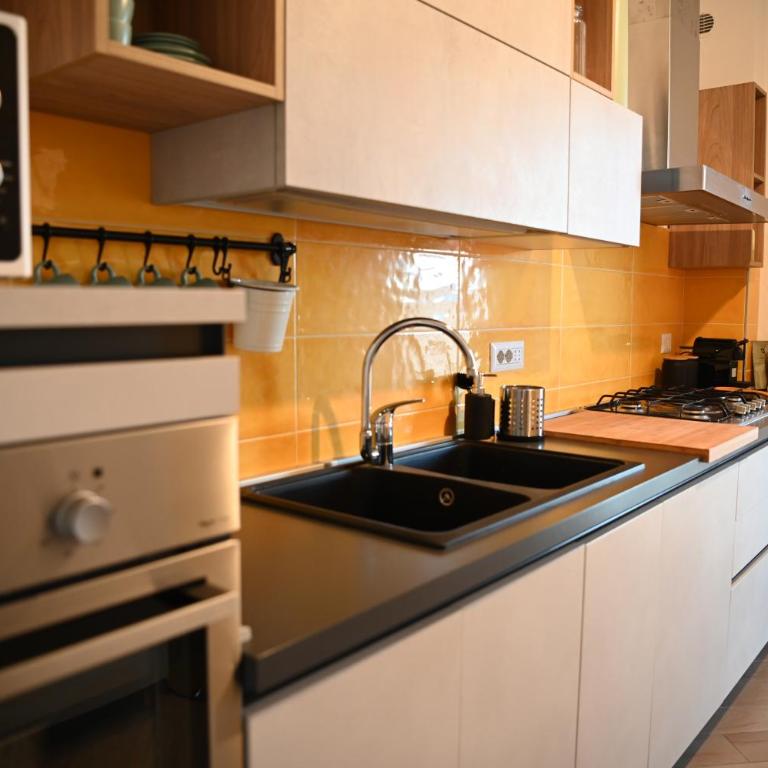 Appartamento per Famiglie - Metro A - 20min dal Centro - Appartamento con 2 Camere da Letto - 23