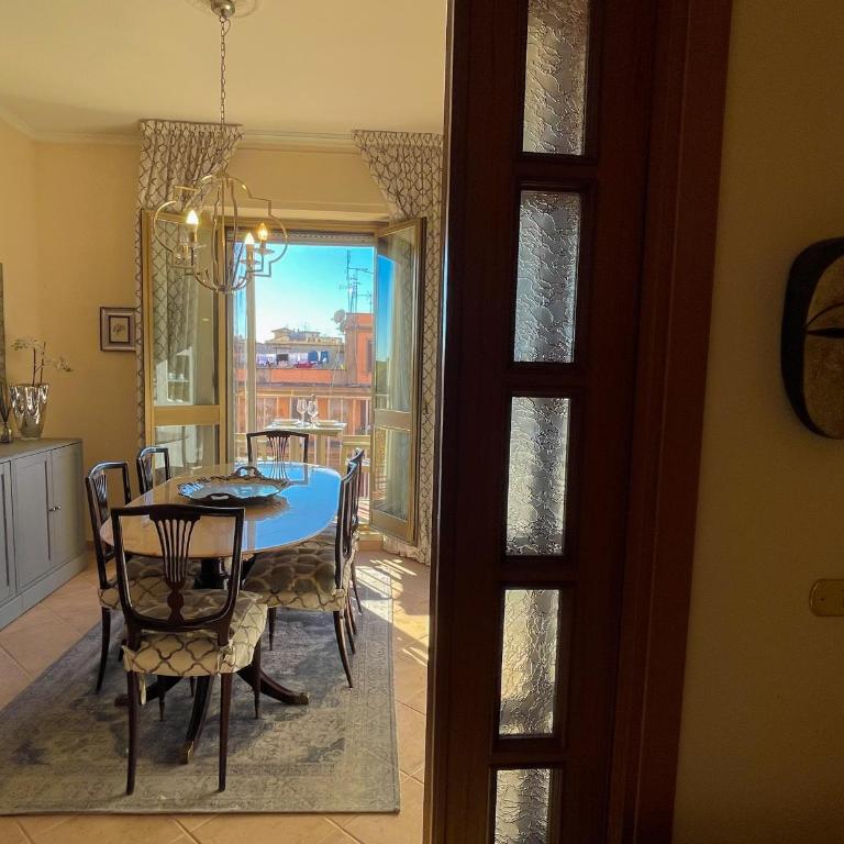 MARIA TERESA Apartment - Sophisticated Living and City Links - Quartiere TRIESTE - Apartment mit 2 Schlafzimmern und Stadtblick - 7