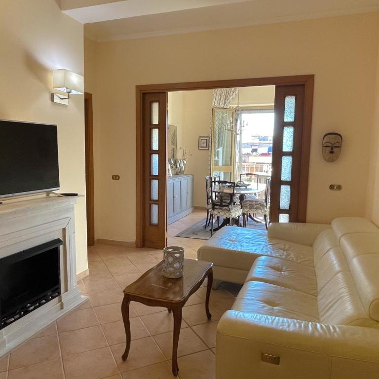 MARIA TERESA Apartment - Sophisticated Living and City Links - Quartiere TRIESTE - Apartment mit 2 Schlafzimmern und Stadtblick - 8