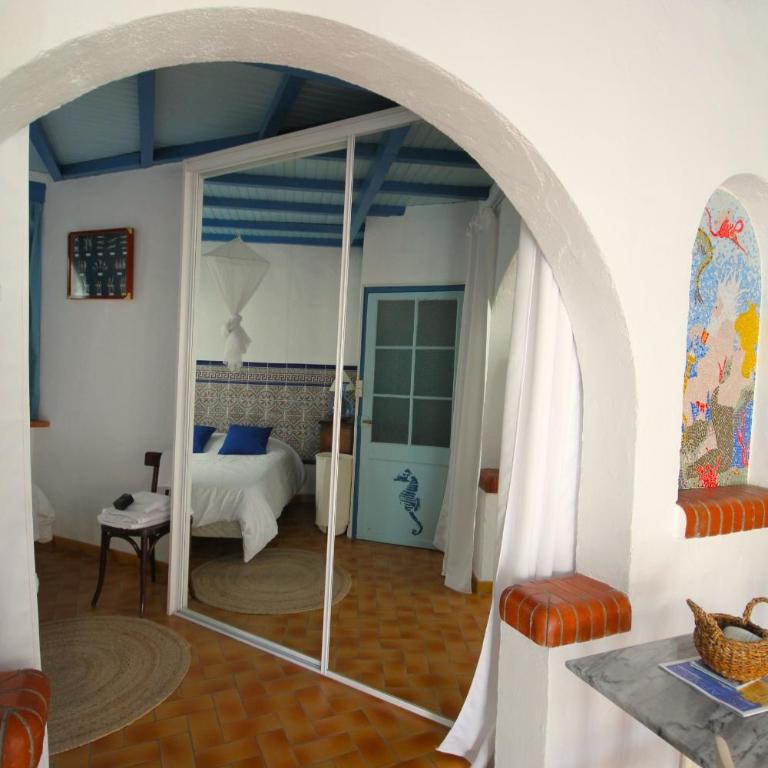 Le Poisson Bleu - One-Bedroom Apartment - 22