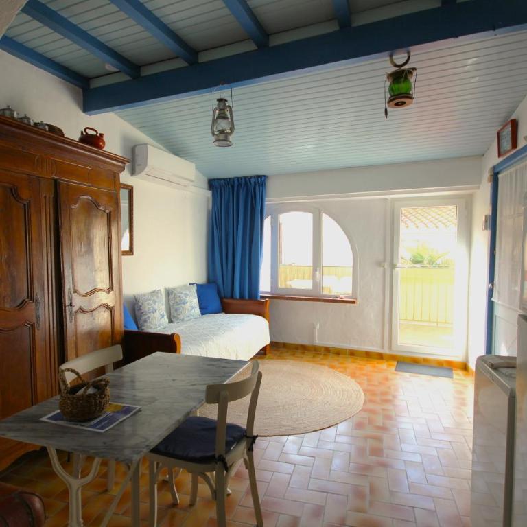 Le Poisson Bleu - One-Bedroom Apartment - 16