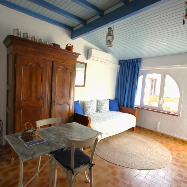 Le Poisson Bleu - One-Bedroom Apartment - 15