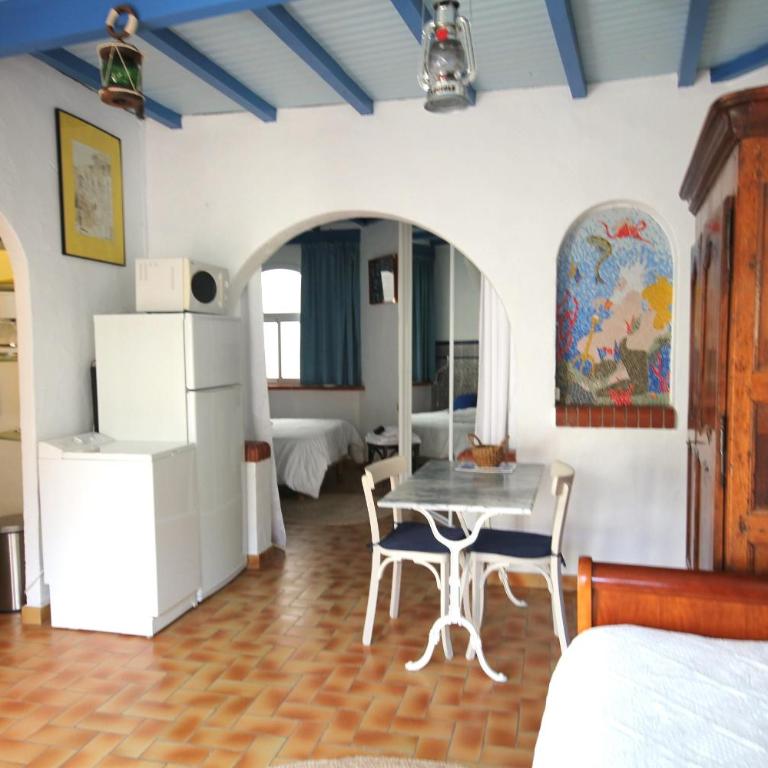 Le Poisson Bleu - One-Bedroom Apartment - 14