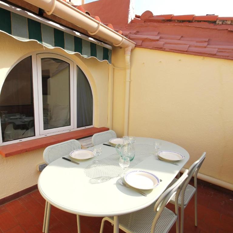 Le Poisson Bleu - One-Bedroom Apartment - 11