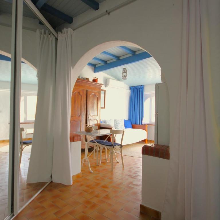 Le Poisson Bleu - One-Bedroom Apartment - 23