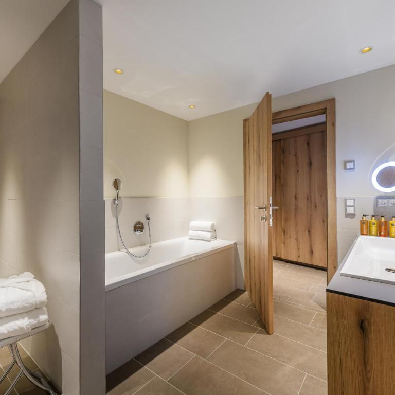 Alpinresort ValSaa - Adults Only - Junior Suite mit Bergblick - 4