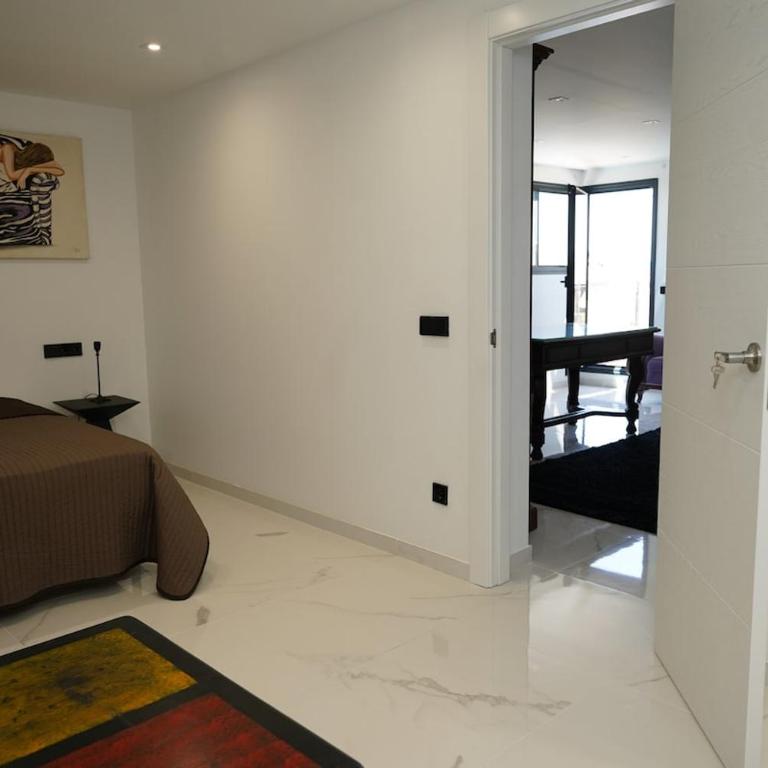 casa completa de lujo con jardin y piscina compartida - Four-Bedroom House - 8