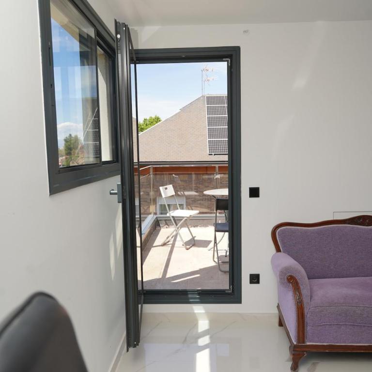 casa completa de lujo con jardin y piscina compartida - Four-Bedroom House - 28