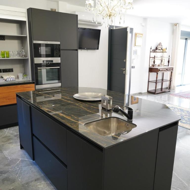 casa completa de lujo con jardin y piscina compartida - Four-Bedroom House - 37