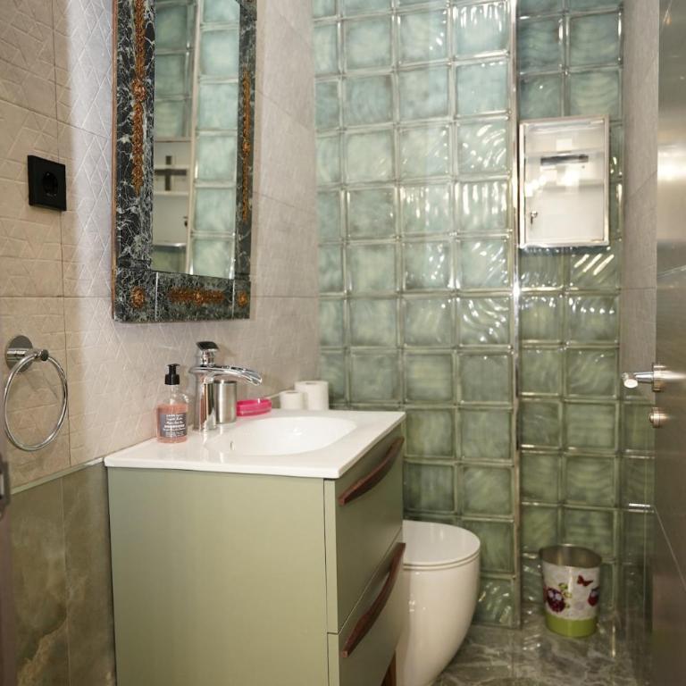 casa completa de lujo con jardin y piscina compartida - Four-Bedroom House - 51