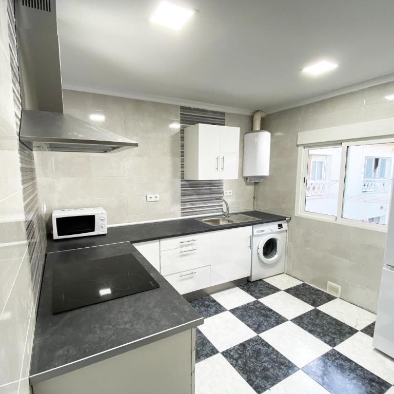 Apartamento Martínez Campos - Playa La Caleta - Apartamento de 3 dormitorios Premium - 6