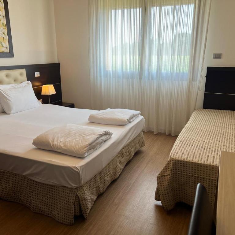 Green Garden Smart Resort - Camera Matrimoniale con Letto Supplementare - 1