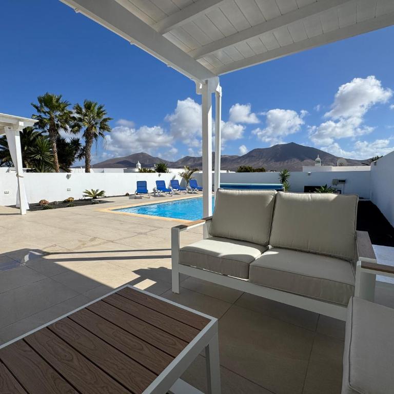 Lovely Villa Danielle - Three-Bedroom Villa - 3