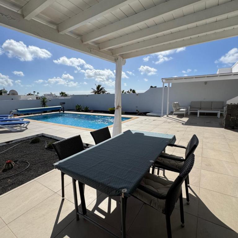 Lovely Villa Danielle - Three-Bedroom Villa - 42