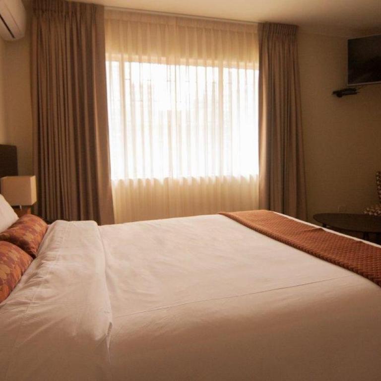 Tambo Dos de Mayo - Queen Room - 7