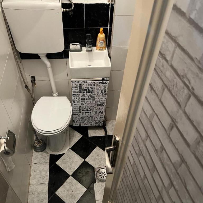 Central 25m2 studio with big patio - Apartman sa 1 Spavaćom Sobom - 17