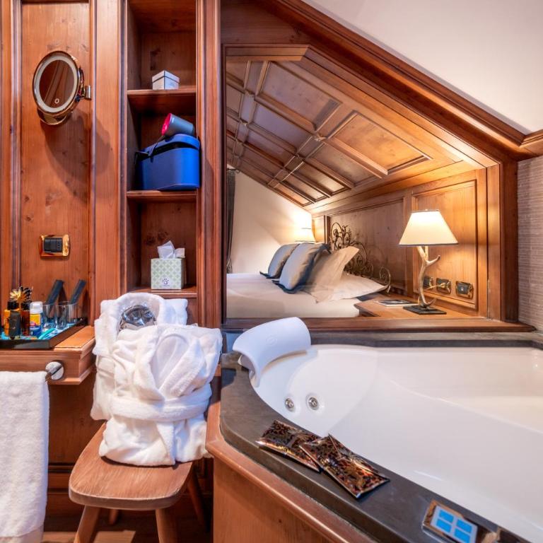 Ambra Cortina Luxury&Fashion Hotel - Suite con Vasca Idromassaggio - 2