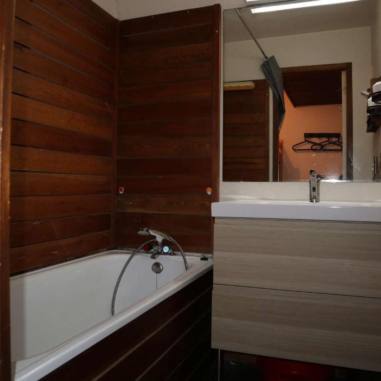 Studio calme, balcon, à 100m des pistes et commerces - idéal pour 4 personnes - FR-1-322-579 - Estudio - 8