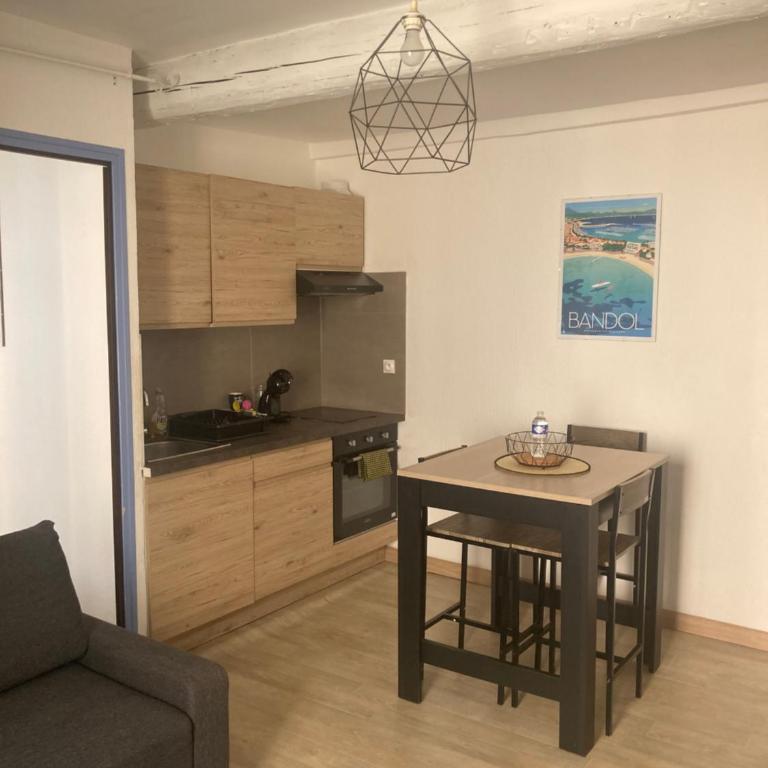 Bandol Studio à deux pas du port - Appartement 2 Chambres - 4