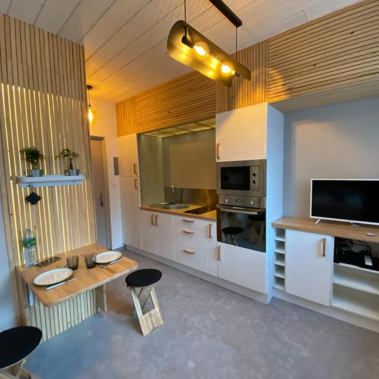 Charmant studio quartier salins 5mn gare routiere - Apartment mit 1 Schlafzimmer - 2