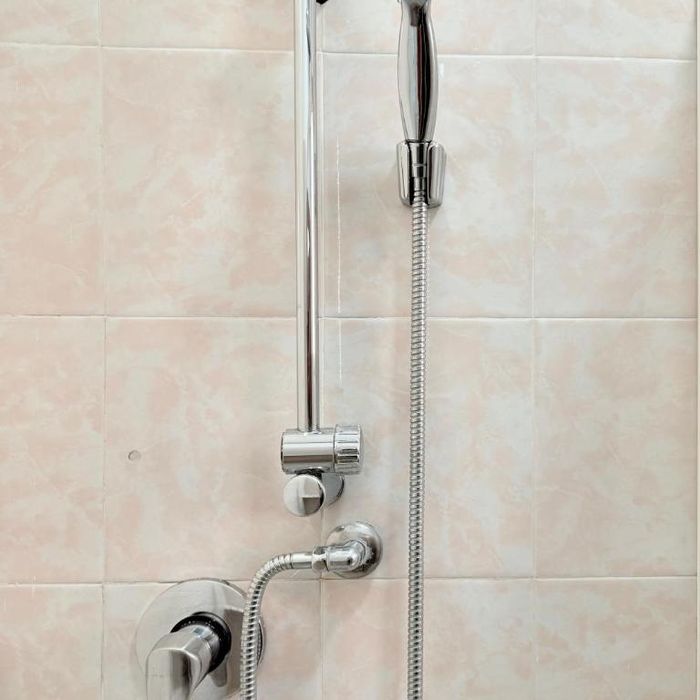 Vertex Suite - Camera Matrimoniale con Bagno in Comune - 8