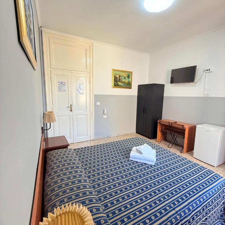 Vertex Suite - Camera Matrimoniale con Bagno Privato - 1