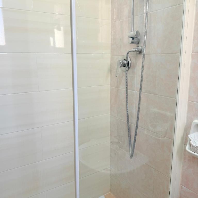 Vertex Suite - Camera Matrimoniale con Bagno Privato - 9
